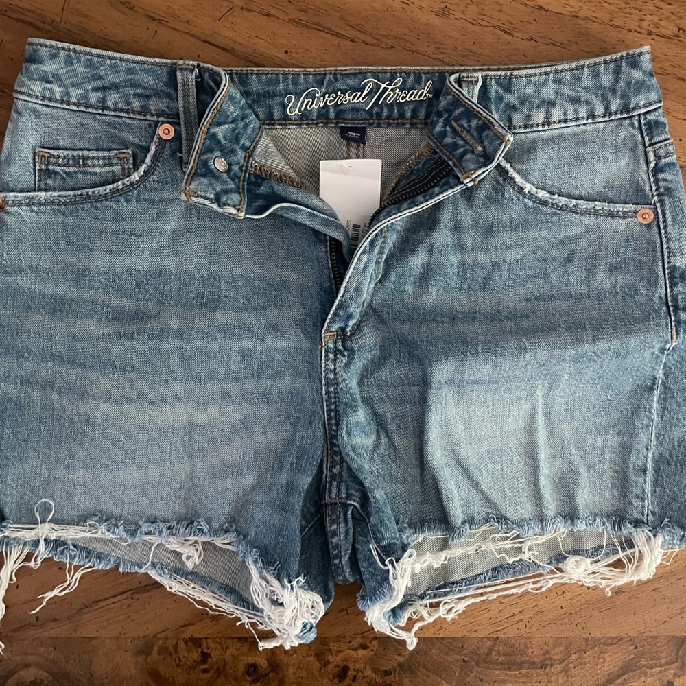 New without tags universal thread high rise shortie shorts size 6/28R.